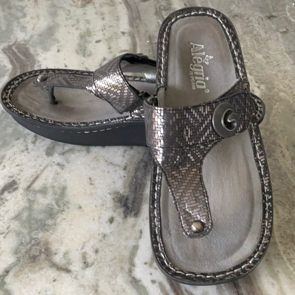 PRICE DROP* ALEGRIA EUC leather slide sandal